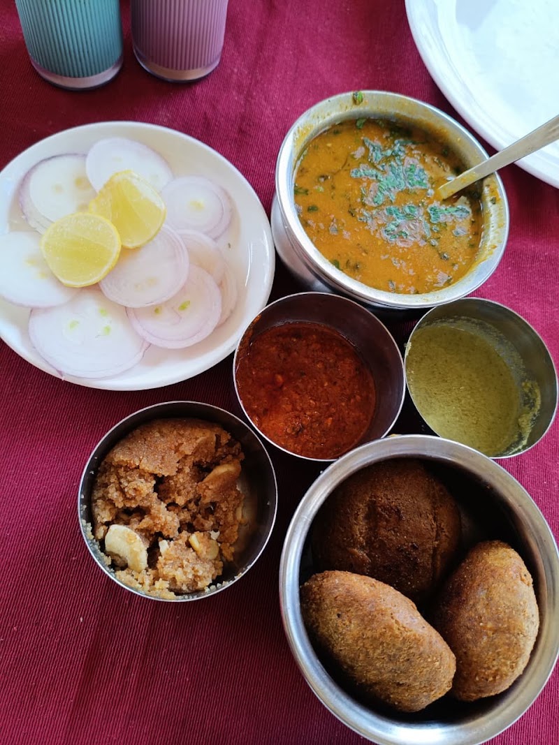 Mayur Cafe - Pure Vegetarian Family Restaurant - Mayur Cafe - Pure Vegetarian Family Restaurant 155, opposite जगदीश मंदिर, Jagdish Chowk, Rao Ji Ka Hata, Udaipur, Rajasthan 313001, India