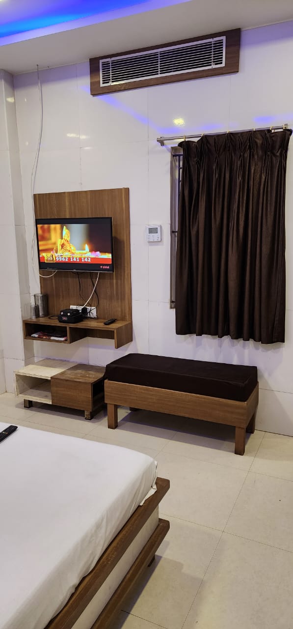 VAIBHAV RESIDENCY - VAIBHAV RESIDENCY W4FQ+WHF, Arcot Rd, beside LIC OFFICE, Vellore, Tamil Nadu 632012, India