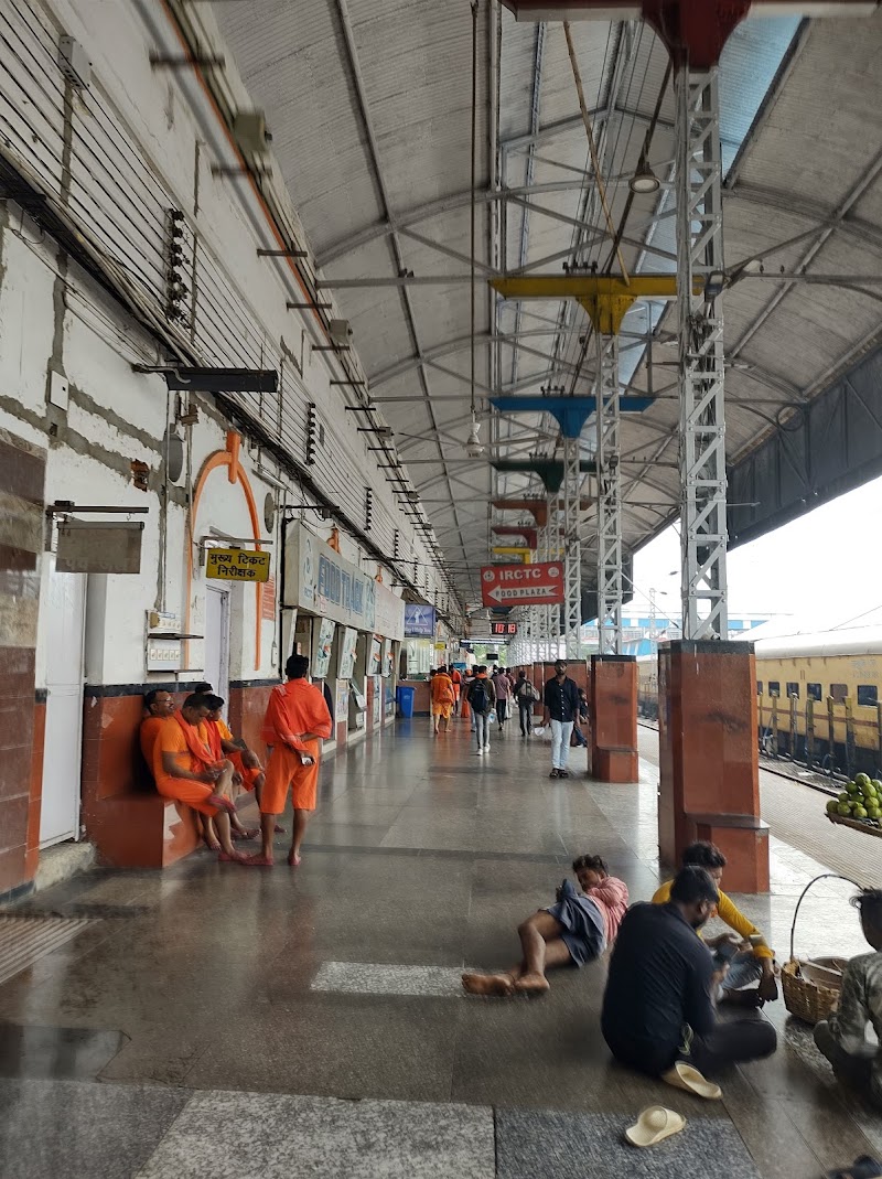 DDU JUNCTION - DDU JUNCTION, 74J9+HQ4 Railway Clock Tower, European Colony, Pandit Deen Dayal Upadhyaya Nagar, Uttar Pradesh 232101, India