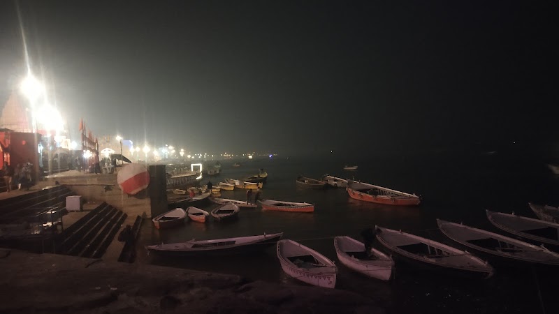 Ahilyabai Ghat - Ahilyabai Ghat 8246+C36, Dashashwamedh Ghat Rd, Ghats of Varanasi, Bangali Tola, Varanasi, Uttar Pradesh 221001, India