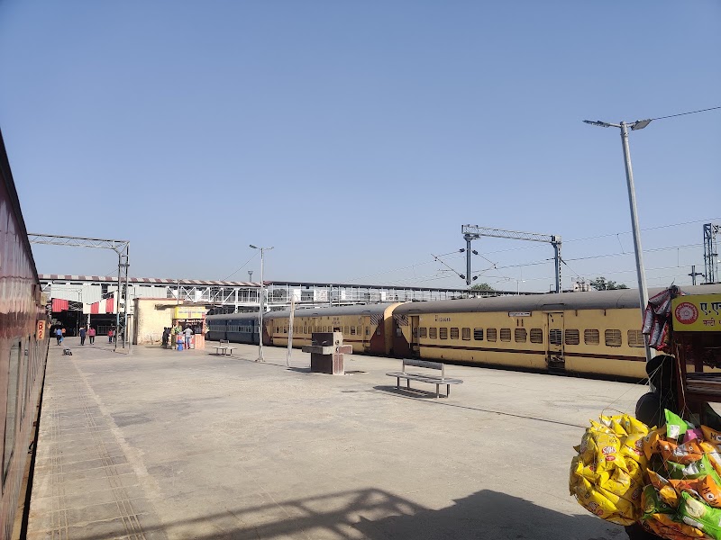 Lucknow Junction Station - Lucknow Junction Station, Preeti Nagar, Railway Colony, Charbagh, Lucknow, Uttar Pradesh 226004, India