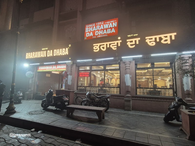Bharawan Da Dhaba - Bharawan Da Dhaba near Town Hall, Subhash Park, Katra Ahluwalia, Amritsar, Punjab 143006, India