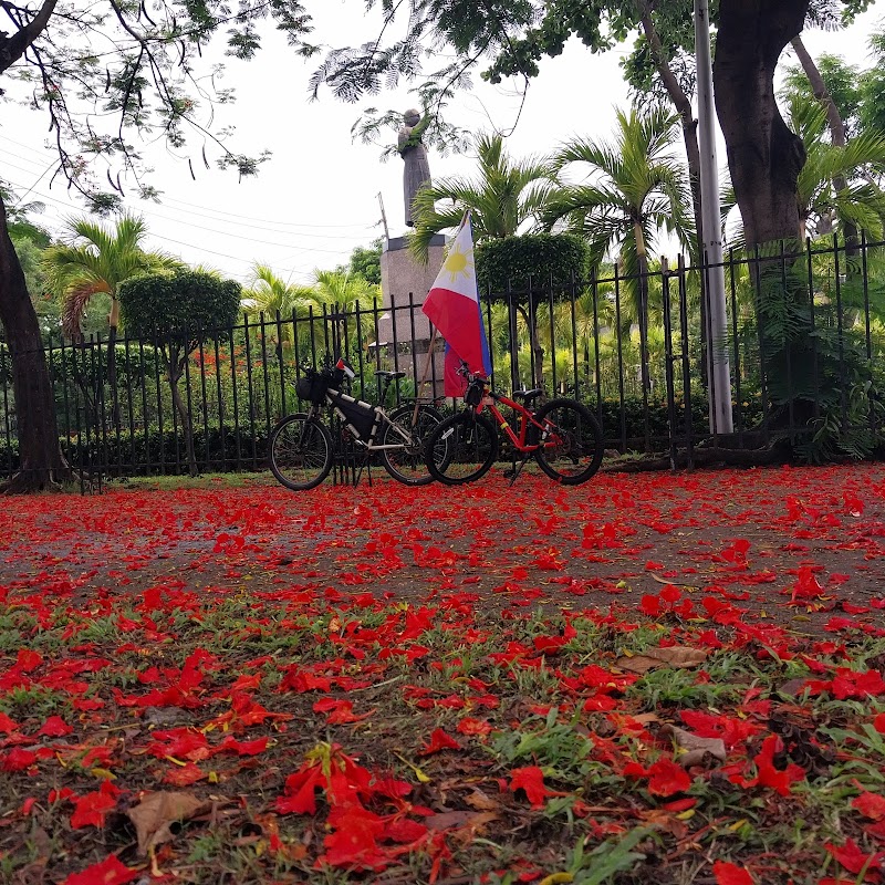 Miguel Lopez De Legazpi & Andres De Urdaneta - Miguel Lopez De Legazpi & Andres De Urdaneta, Zone 68, Bonifacio Dr, Intramuros, Manila, 1002 Metro Manila, Philippines
