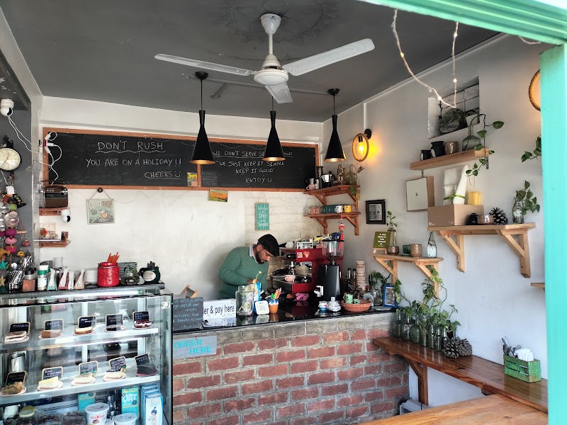 June 16 Cafe - June 16 cafe , Paragliding Landing Road, bir billing Mohal suja, Muja, Bir, Suja, Himachal Pradesh 176077, India