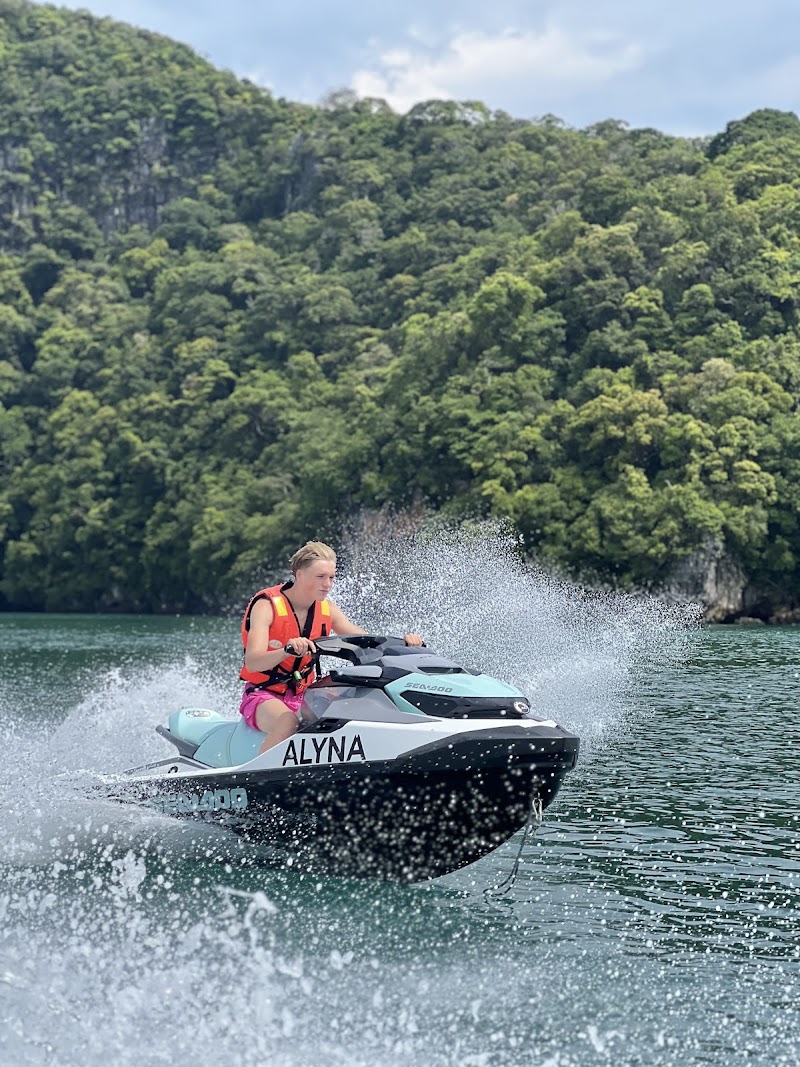 Alyna Watersports Jetski Tour - Alyna Watersports Jetski Tour, Jalan Pantai Chenang, Kampung Lubok Buaya, 07000 Pantai Cenang, Kedah, Malaysia