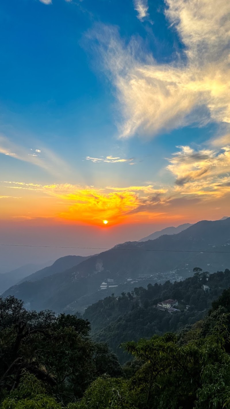 Jharipani Scenic point - Jharipani Scenic point C3JP+25M, Jharipani Rd, Jharipani, Mussoorie, Uttarakhand 248179, India