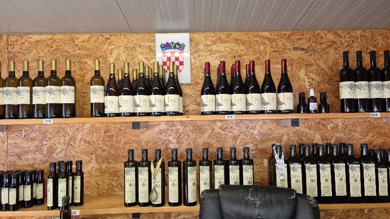 O.P.G. Laus - Winery - O.P.G. Laus - Winery, D118 202, 20273, Čara, Croatia