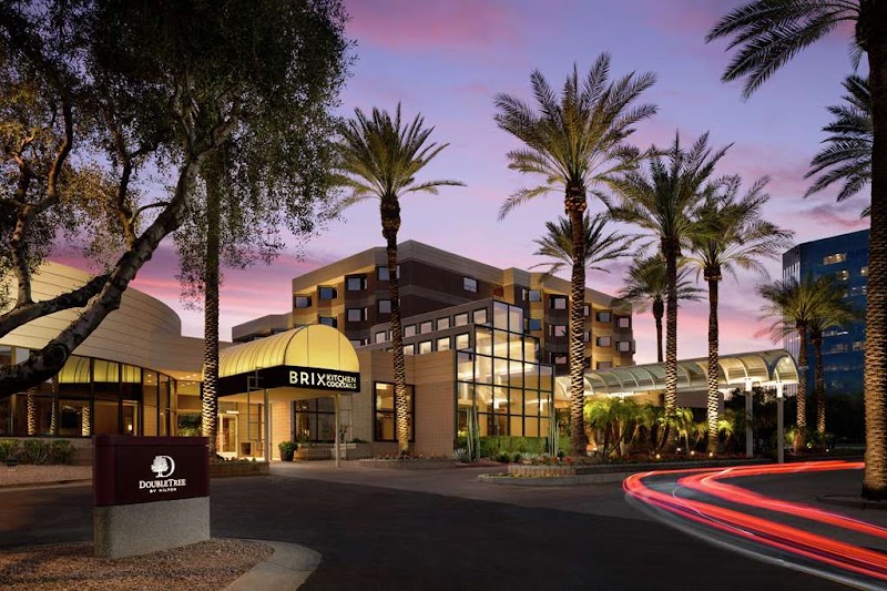 DoubleTree Suites by Hilton Hotel Phoenix - DoubleTree Suites by Hilton Hotel Phoenix, 320 N 44th St, Phoenix, AZ 85008, USA