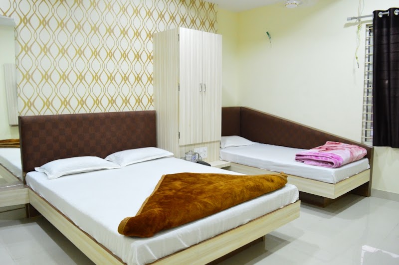 hotel mahakal ashray - hotel mahakal ashray, 134, opp. Mahakal Mandir, Kot Mohalla, Jaisinghpura, Ujjain, Madhya Pradesh 456006, India