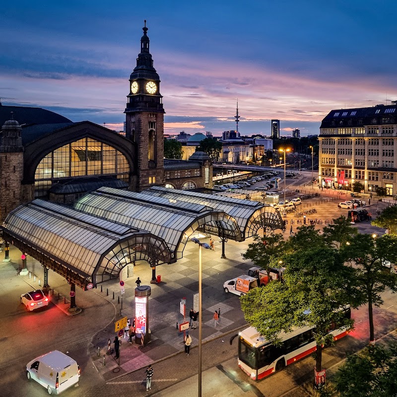 Hamburg Central Station - Hamburg Central Station, Hachmannplatz 16, 20099 Hamburg, Germany