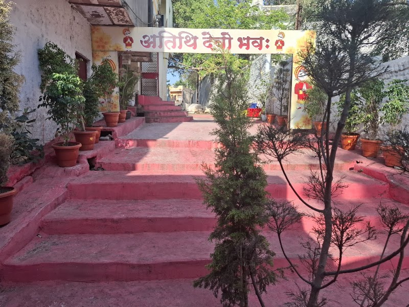 Hotel shri shipra dhani - Hotel shri shipra dhani gangaur darwaja, Ram Ghat Marg, Chhota pul, Kartik Chowk, Ujjain, Madhya Pradesh 456006, India