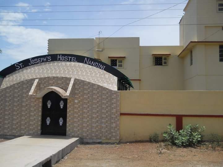 Gandhi Memorial Higher Secondary School - Gandhi Memorial Higher Secondary School, 992R+W78, Ahiwara, Chhattisgarh 490036, India