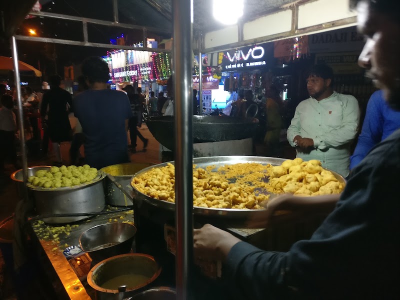Famous Katkar Vada Pav - Famous Katkar Vada Pav, SP Road, 13th Ln, near Shiv Sena Shakha, Dalal Estate, Nagpada, Mumbai, Maharashtra 400008, India