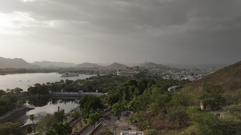 Lake Garden - Lake Garden HMRF+56P, Rani Rd, Ambamata, Udaipur, Rajasthan 313004, India