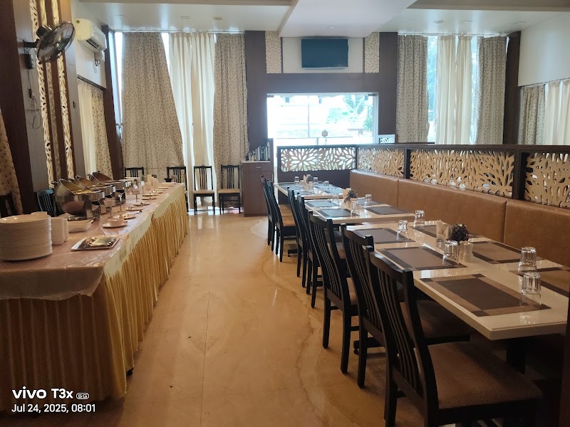 Hotel Mathura Executive - Hotel Mathura Executive Thiba Palace, X8R6+3R2, Road, Hindu Colony, Abhyudhya Nagar, Ratnagiri, Maharashtra 415612, India