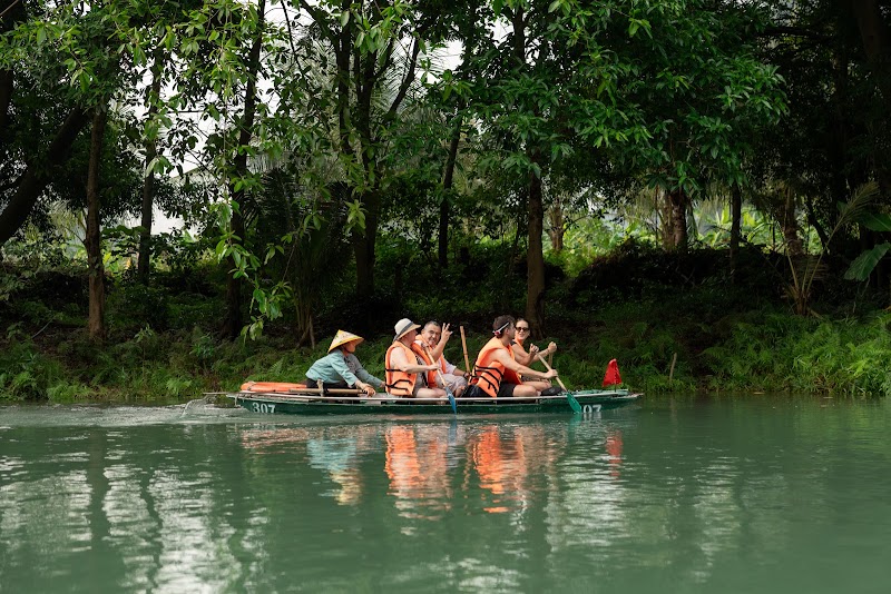 Trang An Departure Boat Ticket - Trang An Departure Boat Ticket, 7W39+7G5, Hoa Lu, Ninh Binh, Vietnam