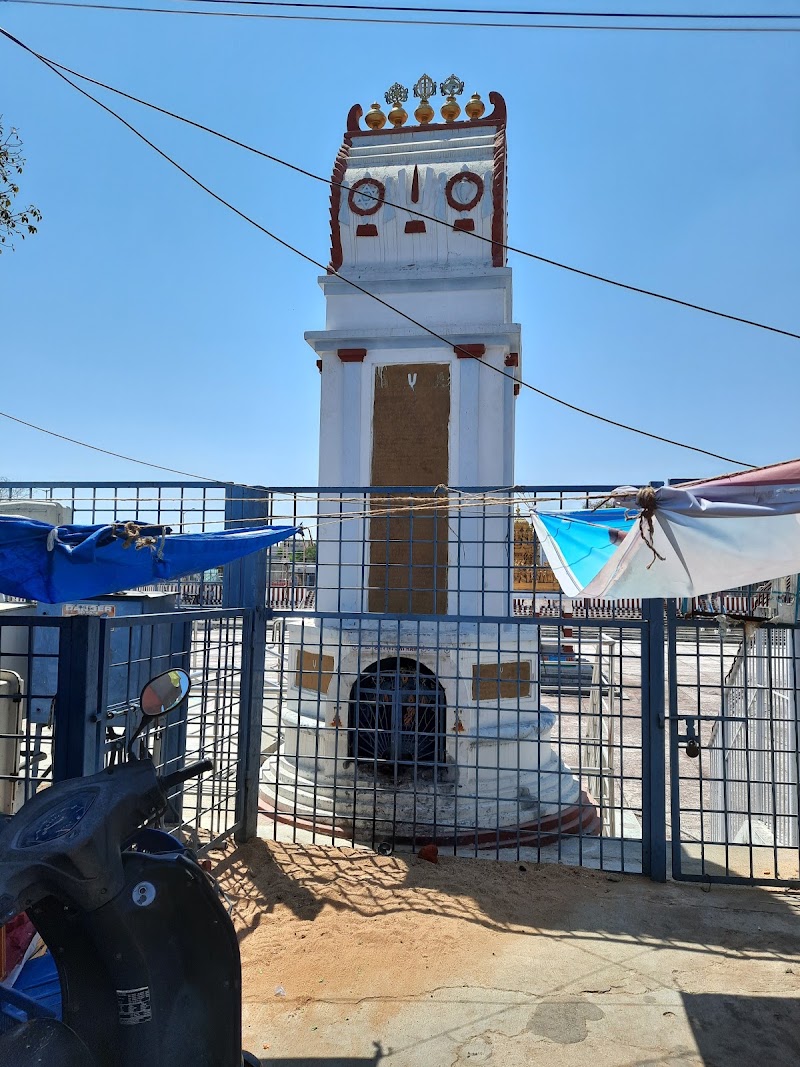 Sri Suryanarayana Swamy Vari Temple - Sri Suryanarayana Swamy Vari Temple JC5X+8WX, Pushkarani Rd, Tiruchanur, Andhra Pradesh 517503, India