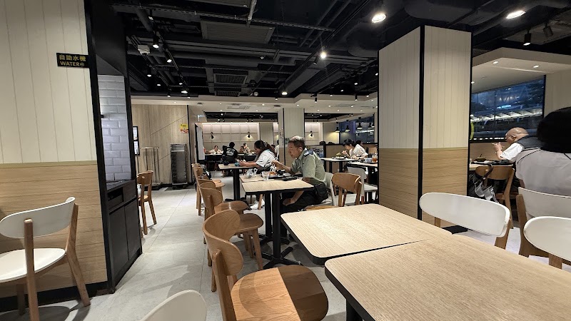 Maxim's MX - Maxim's MX 中華總商會大廈 G/F & 1/F The Chinese General Chamber of Commerce 24-25, Connaught Rd Central, Central, Hong Kong
