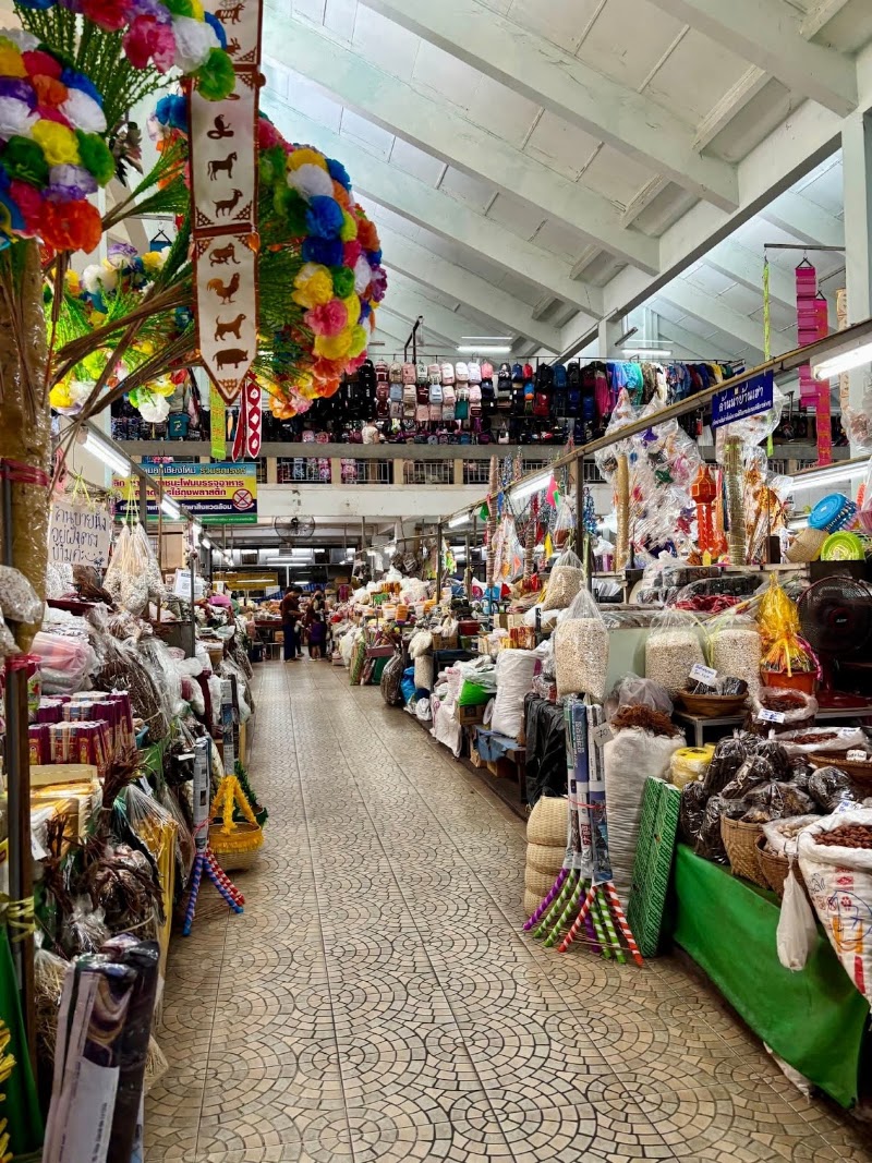 Waroros Market - Waroros Market 10,12 14 Wichayanon Rd, Tambon Chang Moi, Amphoe Mueang Chiang Mai, Chang Wat Chiang Mai 50300, Thailand