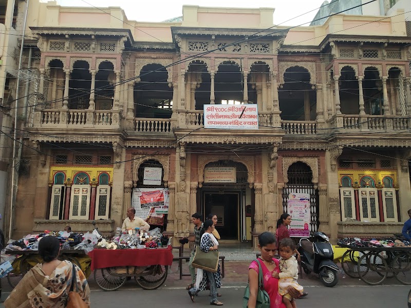 Rajwada shopping area - Rajwada shopping area 85, Rajwada Chowk, Rajwada, Indore, Madhya Pradesh 452007, India