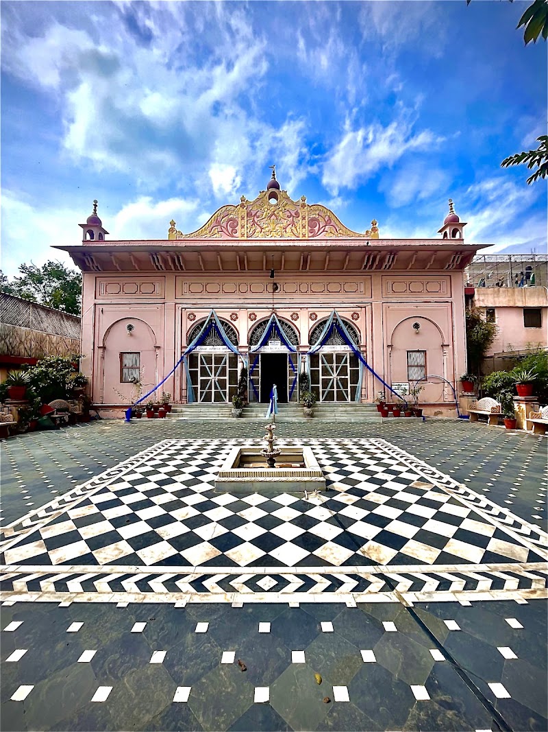 Munger Raj Mandir - Munger Raj Mandir, Shankar Mandal Rd, Vatsalya Gram, Vrindavan, Panigaon Khader, Uttar Pradesh 281121, India