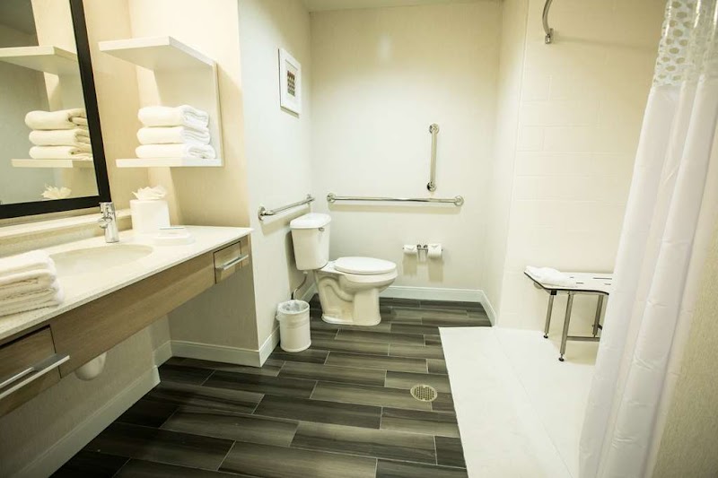 Hampton Inn & Suites Tempe/Phoenix Airport - Hampton Inn & Suites Tempe/Phoenix Airport, 1550 S 52nd St, Tempe, AZ 85281, USA