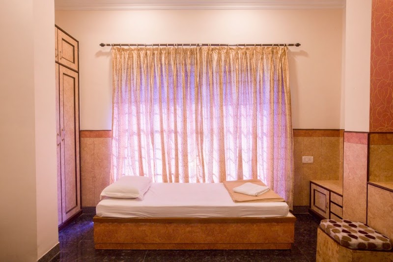 Hotel Suriya International - Hotel Suriya International No 70, police station Om Sakthi Plaza, next to Pondy bazaar, T. Nagar, Chennai, Tamil Nadu 600017, India
