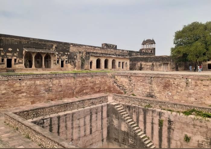 Jahangir Mahal : Gwalior Fort - Jahangir Mahal : Gwalior Fort Near Maan Singh Palace Fort Campus Gwalior Fort, 65M9+2X6, Gwalior Fort, Gwalior, Madhya Pradesh 474008, India