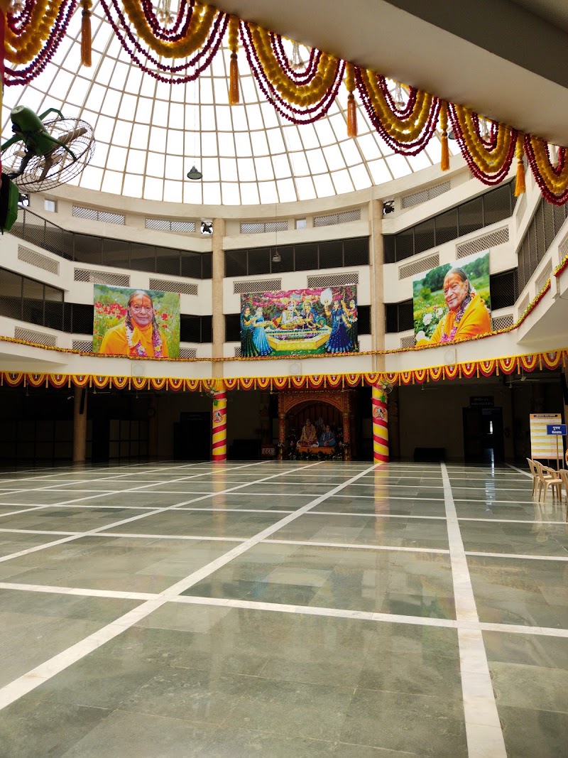 Seva Kunj, Prem Mandir - Seva Kunj, Prem Mandir HMF9+3PM, Raman Reiti, Vrindavan, Uttar Pradesh 281121, India