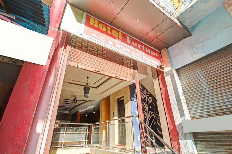 Super Collection O by OYO Abids Hyderabad Formerly Varaahi Inn - Super Collection O by OYO Abids Hyderabad Formerly Varaahi Inn D.no: 4-1-834/A/1, Abids Road, Hanuman Tekdi, Abids, Hyderabad, Telangana 500001, India