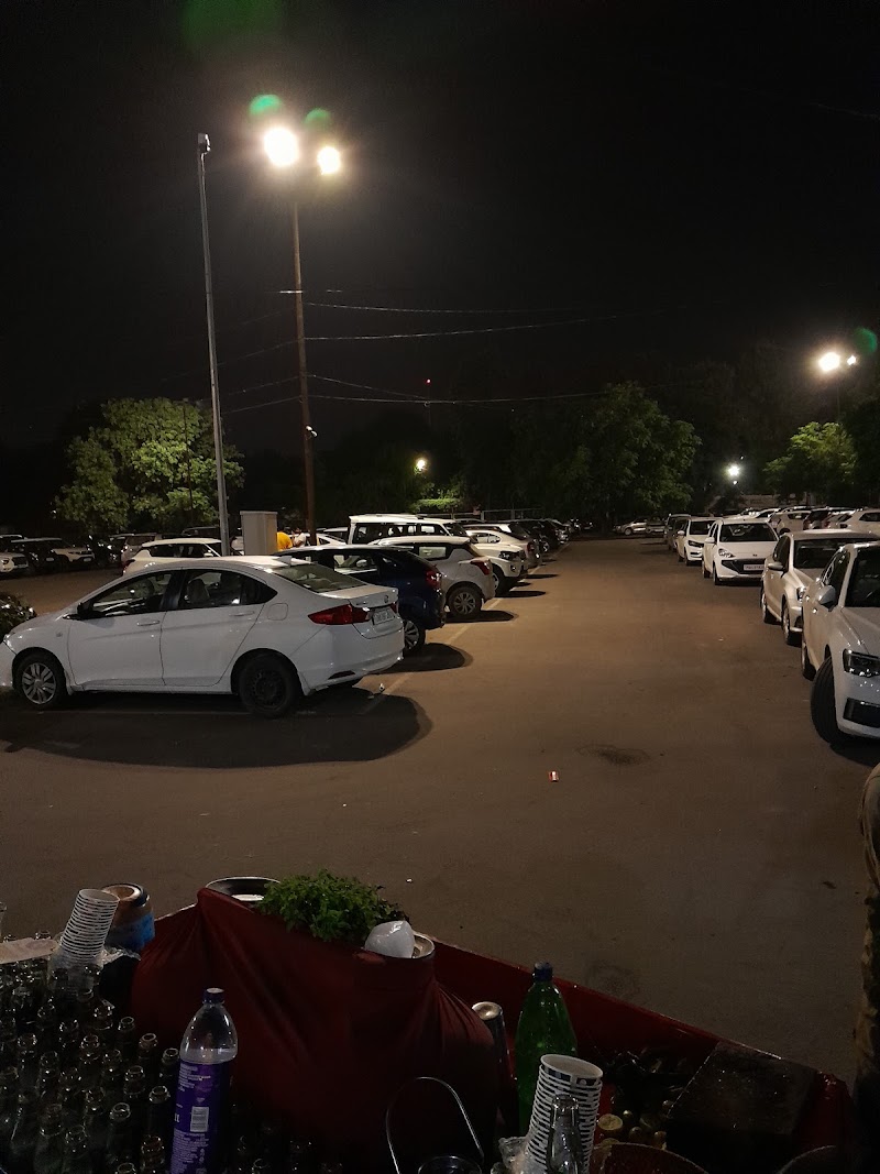 Elante Mall Parking - Elante Mall Parking, PR42+P4F, Purv Marg, MW Area, Industrial Area Phase I, Chandigarh, 160002, India