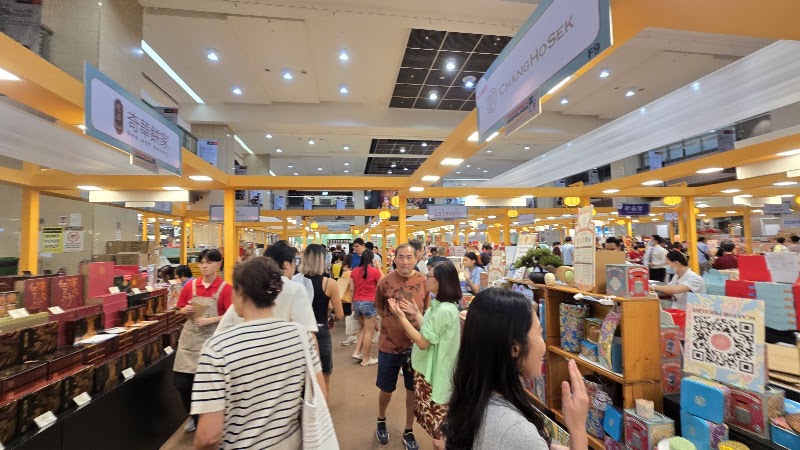 Takashimaya Shopping Centre - Takashimaya Shopping Centre 391 Orchard Rd, Singapore 238872