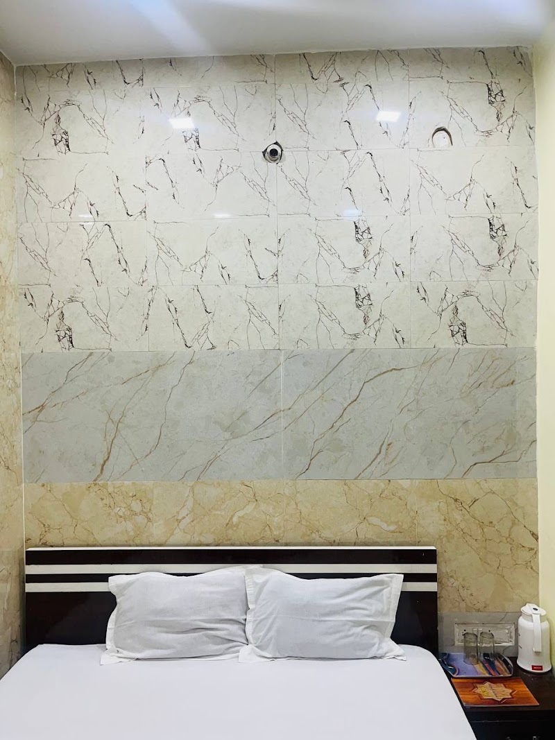 HOTEL AIRLINES - HOTEL AIRLINES Kapalitala Ln, near indian airlines, Bowbazar, Kolkata, West Bengal 700012, India