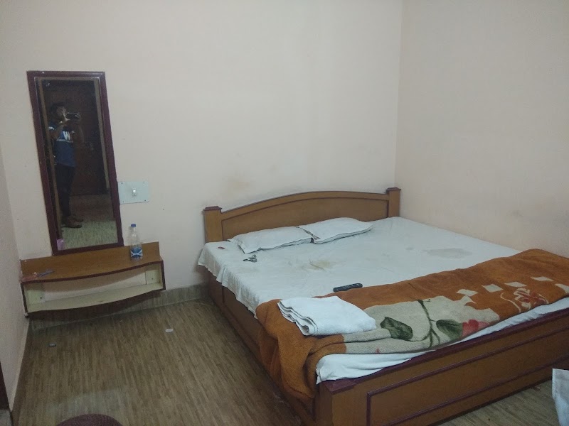 Hotel good luck - Hotel good luck, Super Speciality Hospital, Great Eastern Rd, above Central Bank Main Branch, beside Lalganga Shopping Mall, Raipur, Chhattisgarh 492001, India