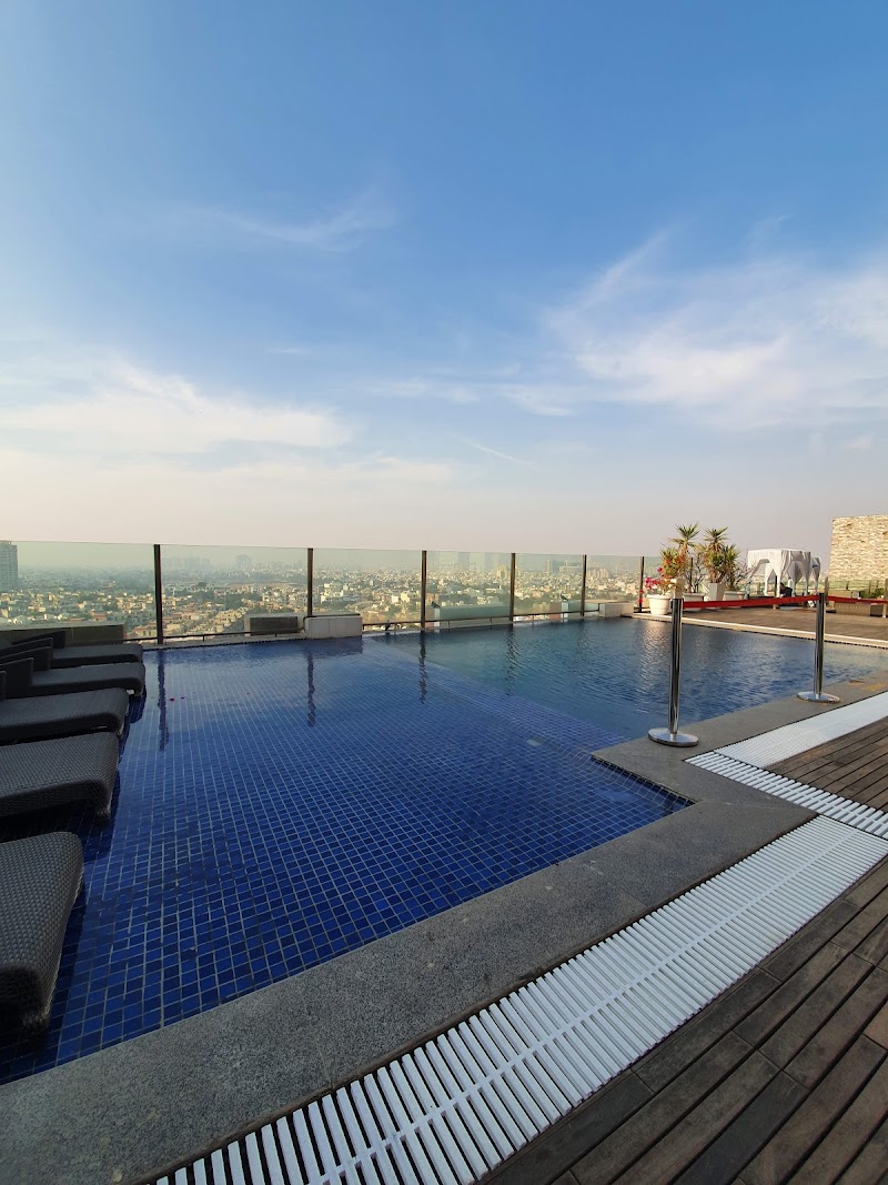 Vibe: The Sky Bar - Vibe: The Sky Bar DoubleTree by Hilton, Baani Square, Pocket C, Mayfield Garden, Sector 50, Gurugram, Haryana 122018, India