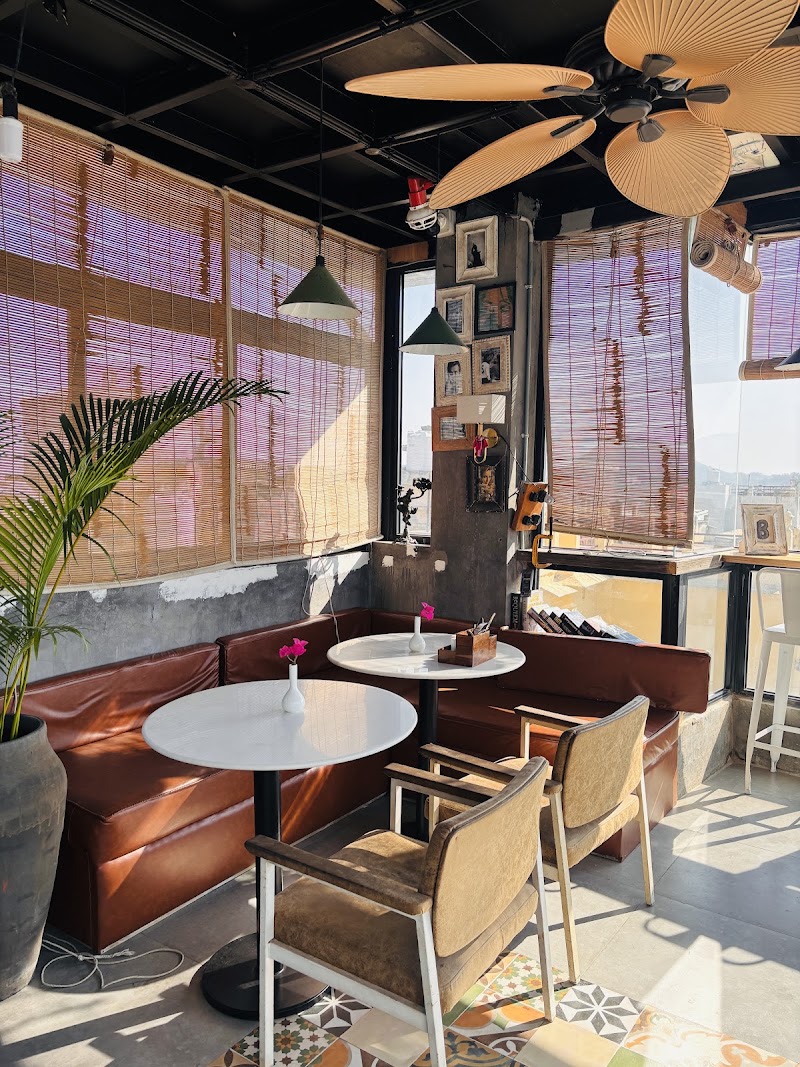 Hello boho Lakeview rooftop cafe - Hello boho Lakeview rooftop cafe 5 Helloboho cafe rooftop lake view cafe, 5 helloboho, lake view rooftop cafe, above bunkyard hostel, Old City, imli ghat, Silawatwari, Udaipur, Rajasthan 313004, India