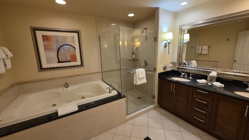 Luxury Suites International at The Signature - Luxury Suites International at The Signature 125 E Harmon Ave, Las Vegas, NV 89109, USA