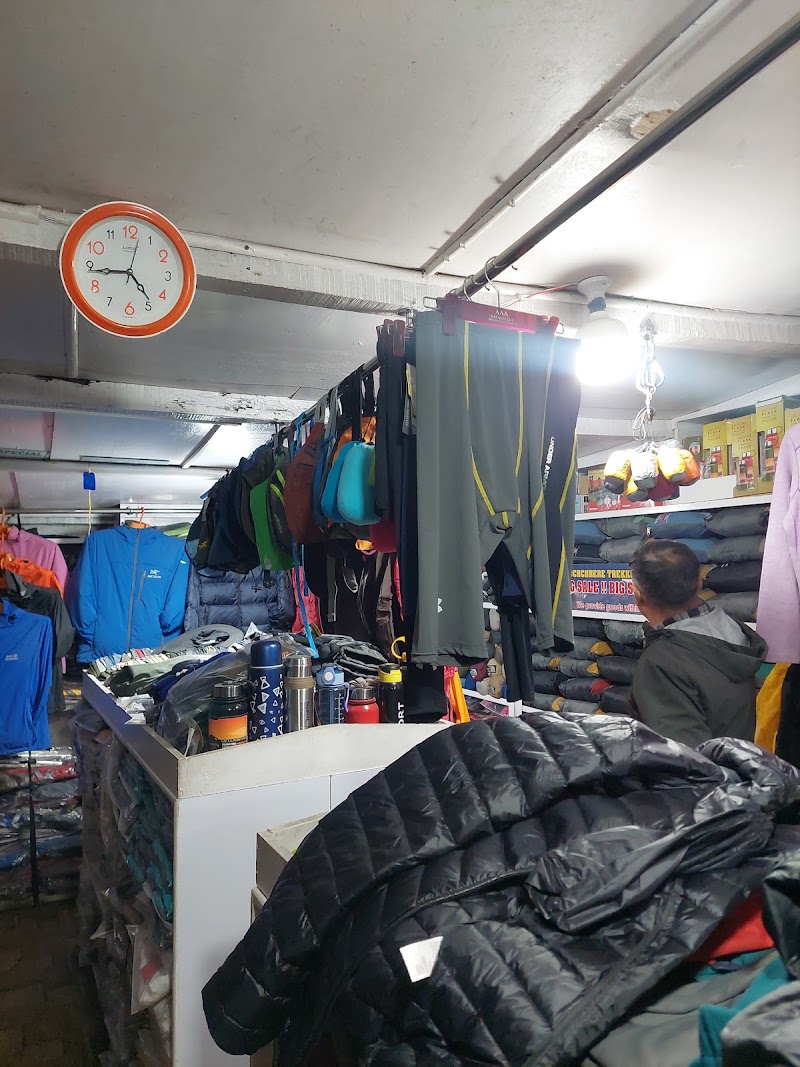 Mount Machhapuchhre Trekking Shop - Mount Machhapuchhre Trekking Shop Lake Side, Pokhara 33700, Nepal