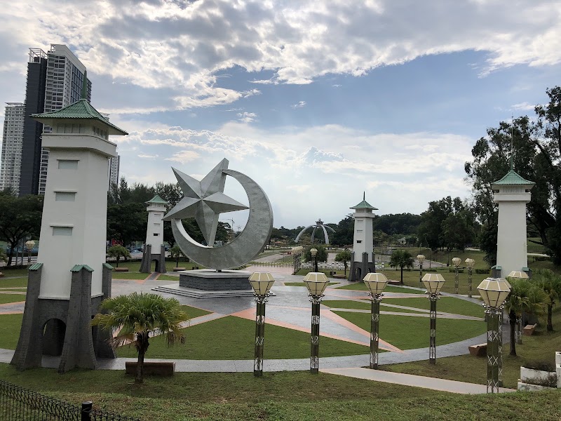 Laman Mahkota Istana Bukit Serene - Laman Mahkota Istana Bukit Serene Jalan Kolam Air, Bukit Serene, 80200 Johor Bahru, Johor Darul Ta'zim, Malaysia