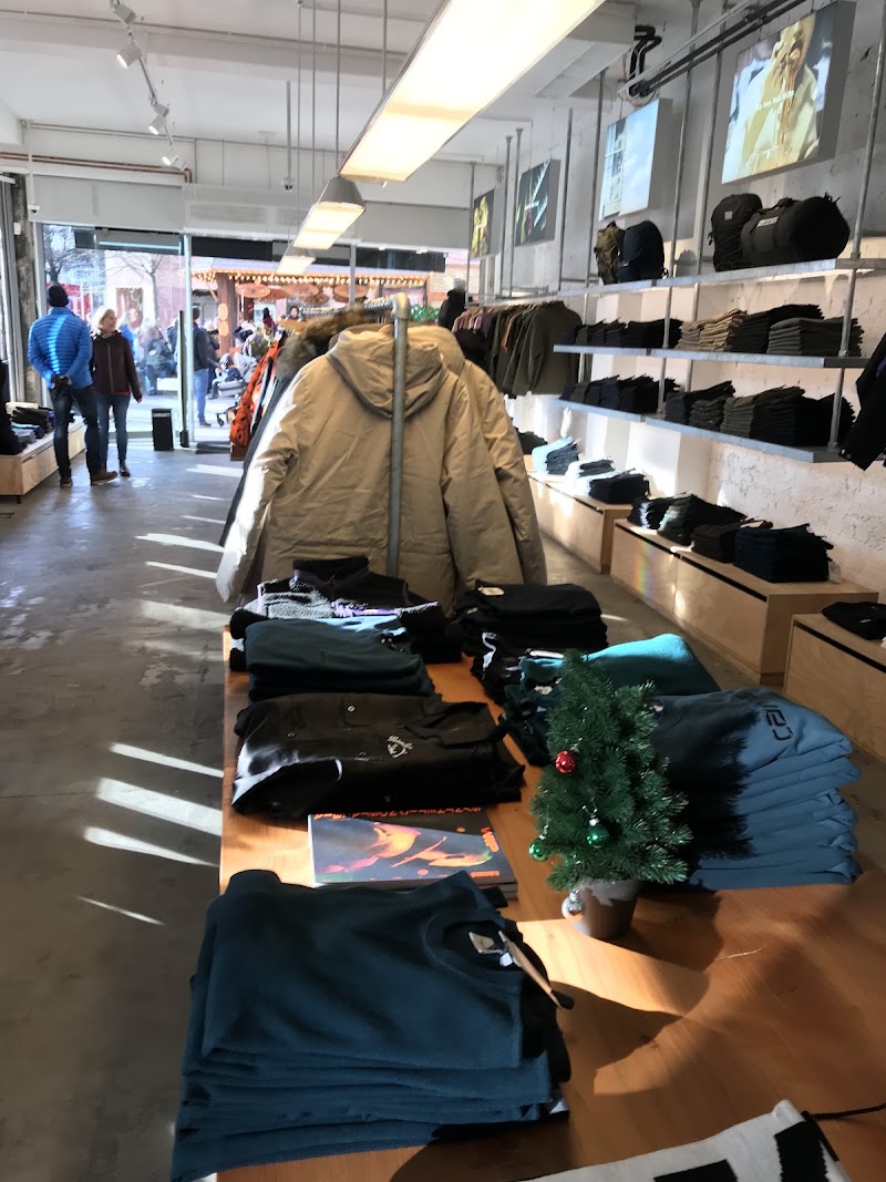 Carhartt WIP Store Frankfurt - Carhartt WIP Store Frankfurt, Neue Kräme 26, 60311 Frankfurt am Main, Germany