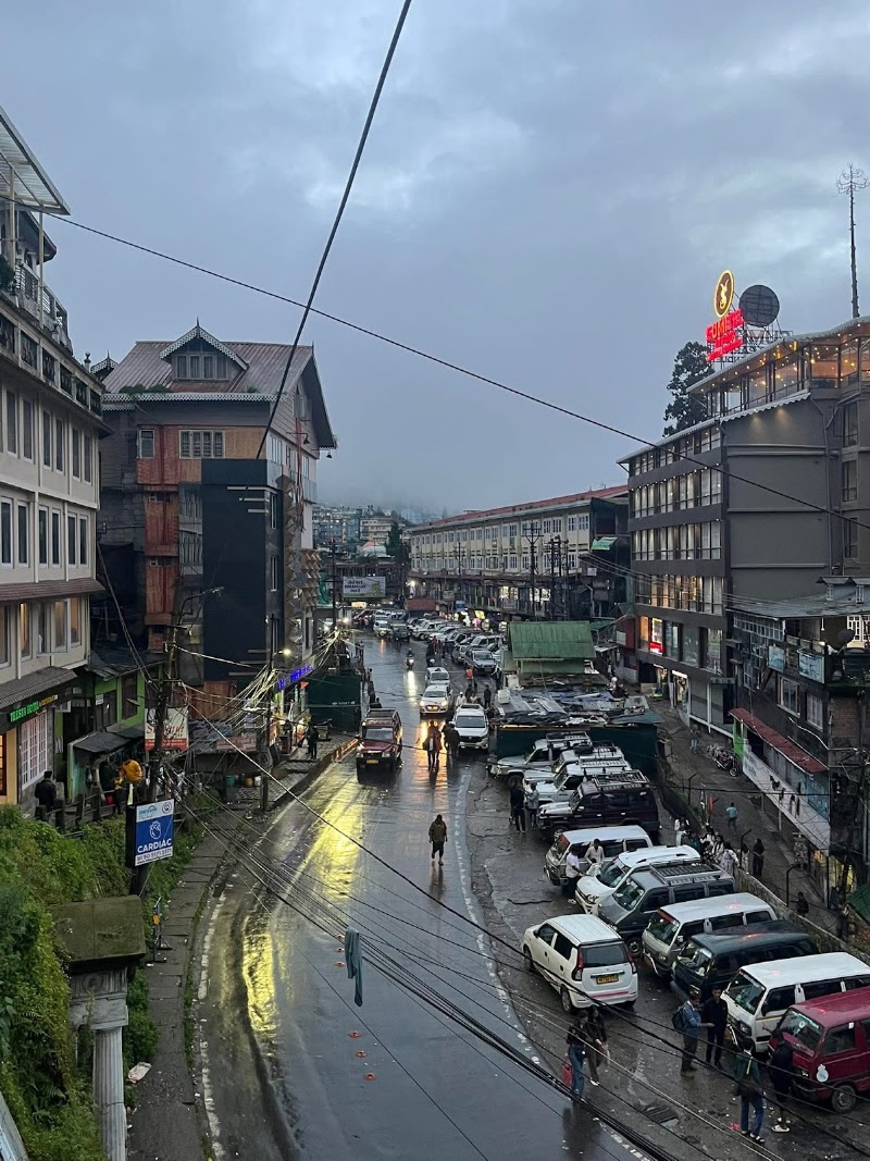 DARJEELING MOTOR STAND - DARJEELING MOTOR STAND 27W8+36F, N C. Goenka Rd, Chauk Bazaar, Darjeeling, West Bengal 734101, India
