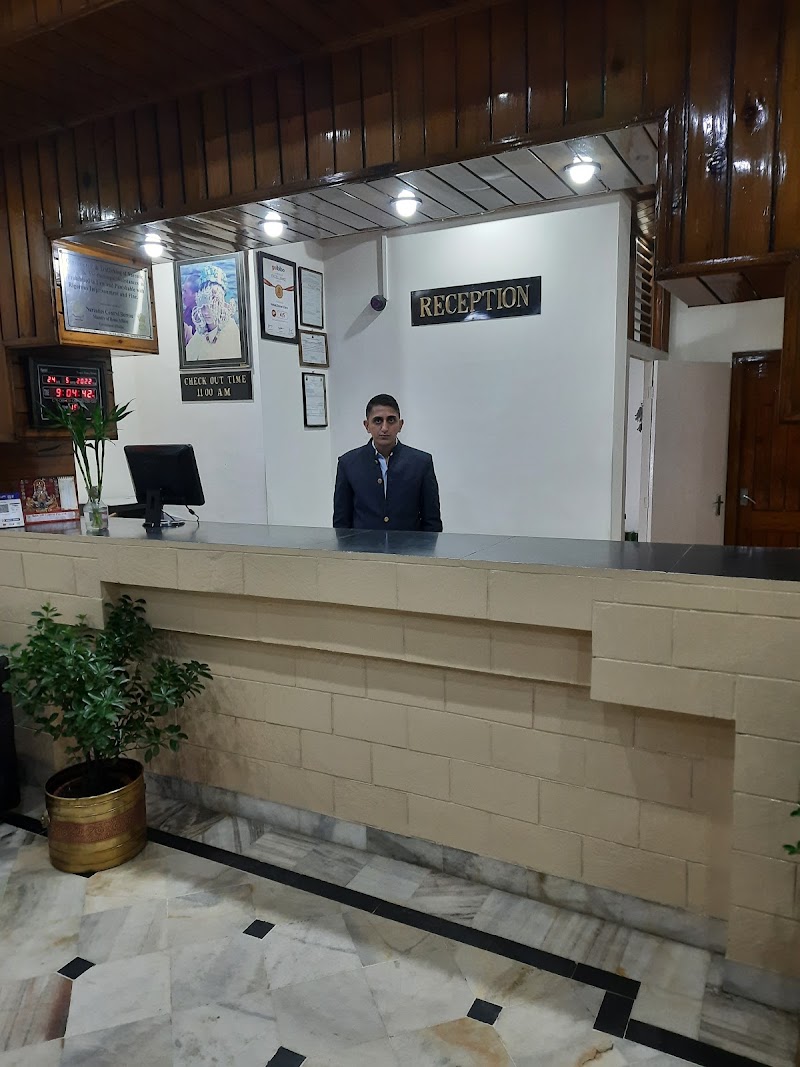 Hotel Snow View Manali - Hotel Snow View Manali The Mall, Mall Rd, Siyal, Manali, Himachal Pradesh 175131, India