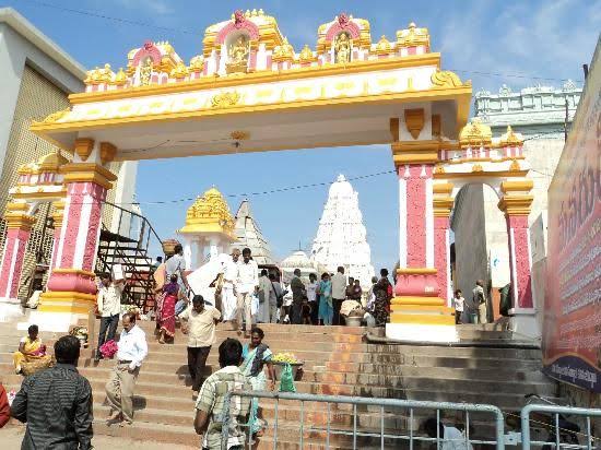 Sri Padmavati Ammavaari Temple, Tiruchanur (Alivelu Mangapuram) - Sri Padmavati Ammavaari Temple, Tiruchanur (Alivelu Mangapuram) Sannidhi St, Tiruchanur, Andhra Pradesh 517503, India