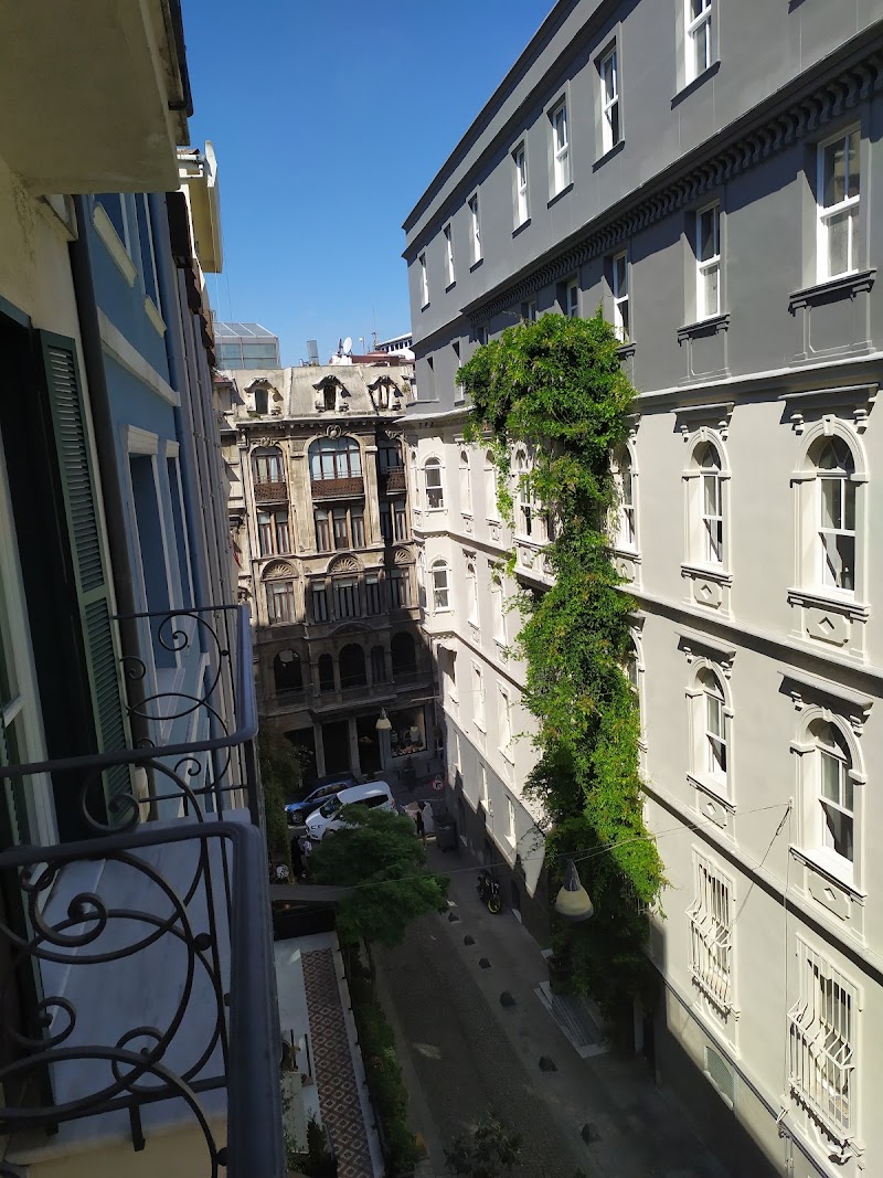 Pera Neuf - Pera Neuf Asmalı Mescit, General Yazgan Sk. No:9, 34200 Beyoğlu/İstanbul, Türkiye