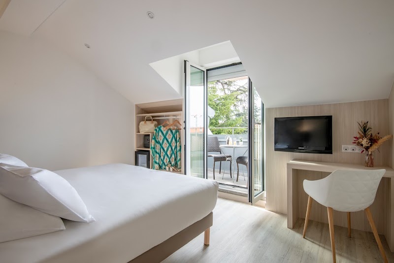 Golden Tulip Hotel Cannes - Hotel De Paris - Golden Tulip Hotel Cannes - Hotel De Paris 34 Bd d'Alsace, 06400 Cannes, France