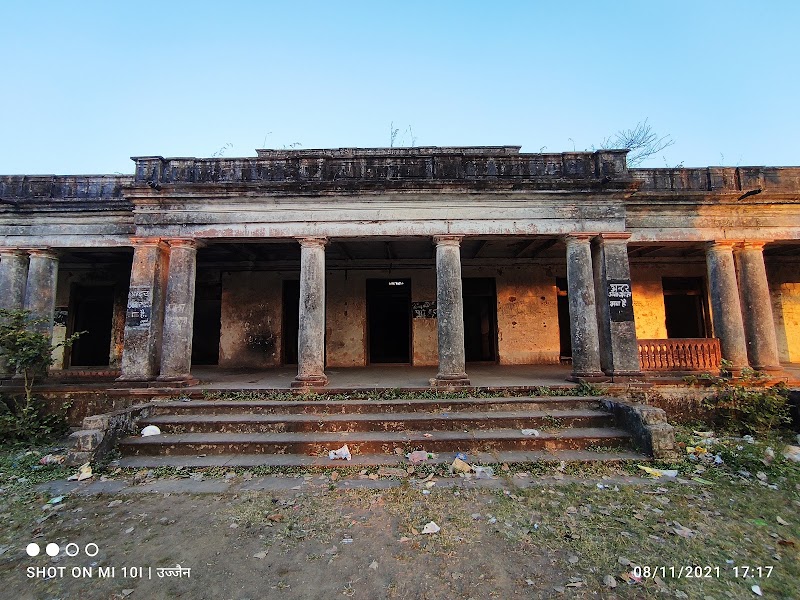 Kaliyadeh Palace - Kaliyadeh Palace Island on the bank of Kshipra River, 6QXH+J5G, Madhya Pradesh 456003, India