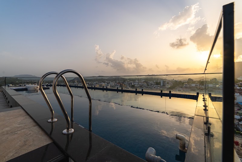 PINNACLE Udaipur - Boutique Rooftop Pool Hotel, Near the Lakes - PINNACLE Udaipur - Boutique Rooftop Pool Hotel, Near the Lakes 47, Sajjangarh Rd, opp. Dudhiya Ganeshji Temple, A-Block, Malla Talai, Udaipur, Rajasthan 313001, India