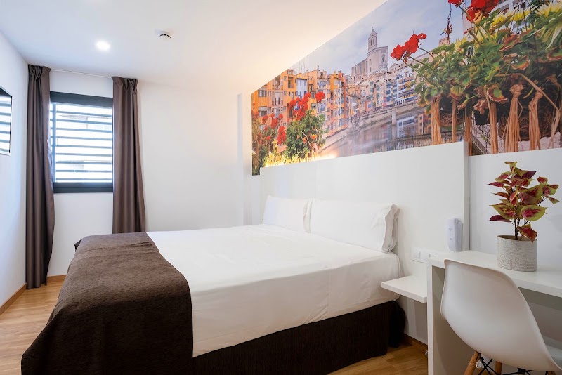 Hotel BestPrice Girona - Hotel BestPrice Girona Carrer Barcelona, 1, 17002 Girona, Spain