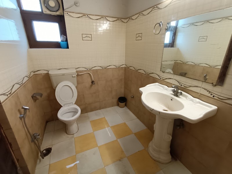 Hotel Classic Inn Jaipur - Hotel Classic Inn Jaipur Plot No 96, Kabir Marg, near Railway Station, Barodia Scheme, Bani Park, Jaipur, Rajasthan 302006, India