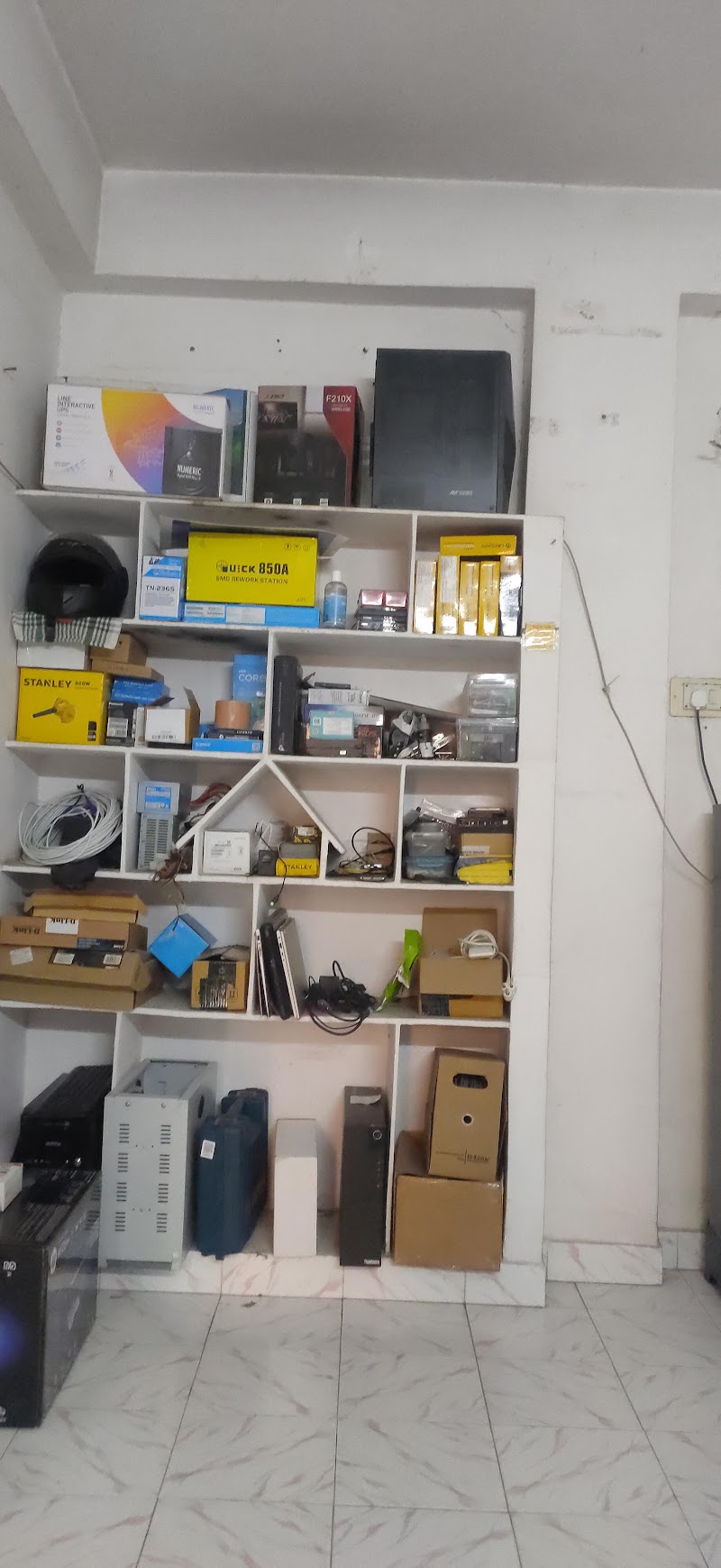 Akshayaguna data recovery services - Akshayaguna data recovery services, akshayaguna technologies, flat no 201, swaroop enclave, plot no 7-1-146/2, Gurudwara Ln, Hanuman Temple Complex, Swathi Avenue, Ameerpet, Hyderabad, Telangana 500016, India